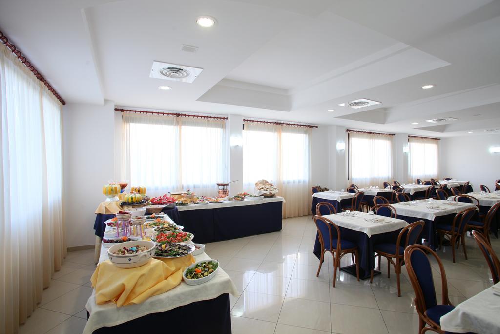 Bikini Hotel Вьесте Экстерьер фото