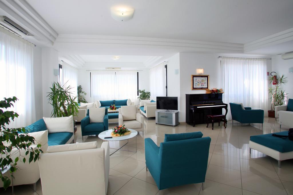 Bikini Hotel Вьесте Экстерьер фото