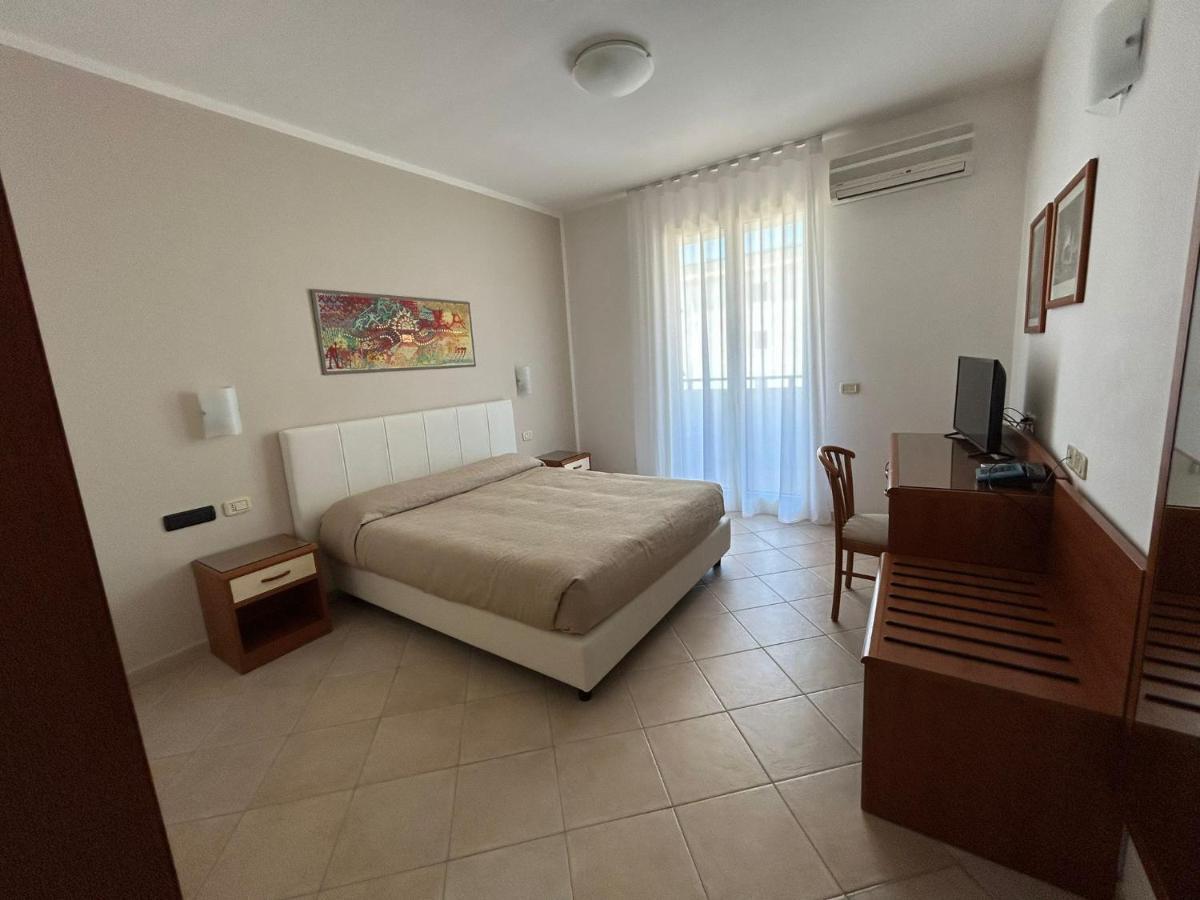 Bikini Hotel Вьесте Экстерьер фото