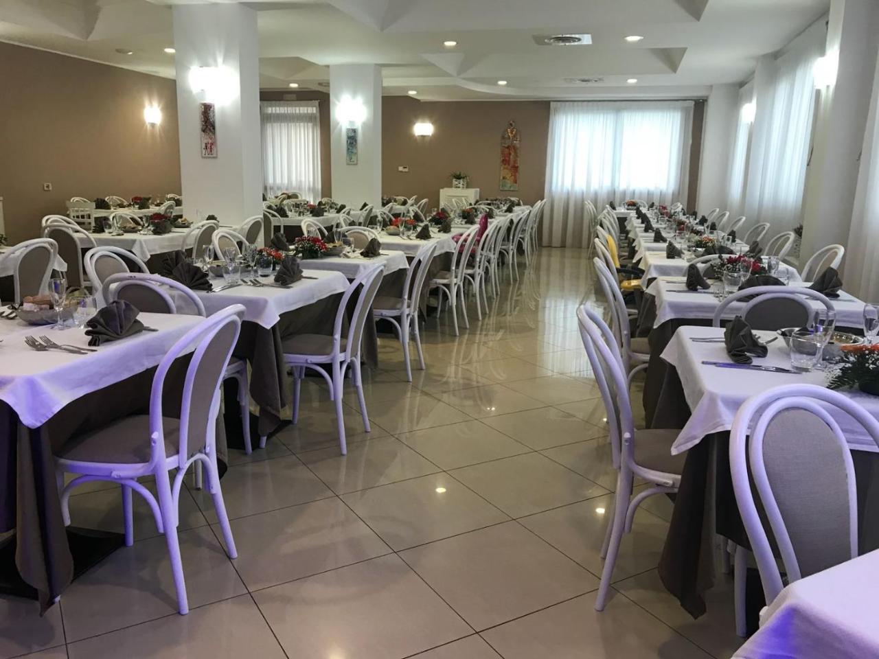 Bikini Hotel Вьесте Экстерьер фото